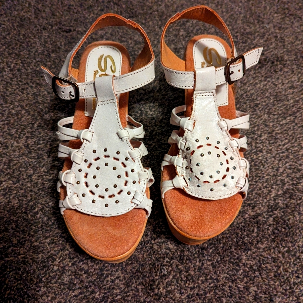 Women's sandals size 7M